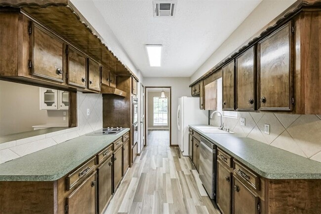 Building Photo - 28902 Twisted Oak Dr