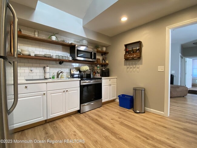 Building Photo - 809 16th Ave