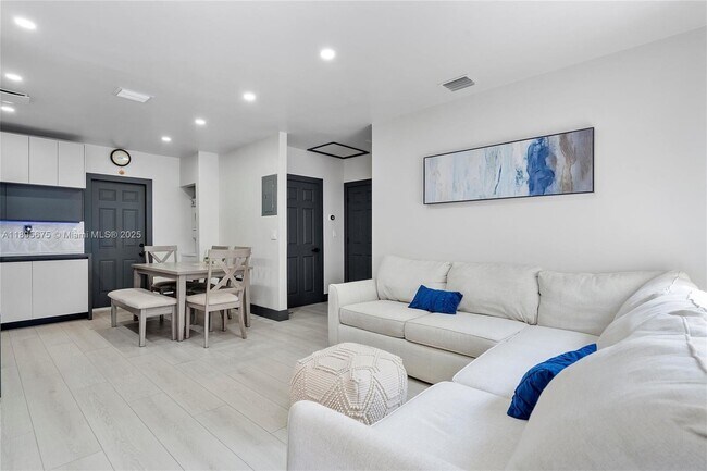 Building Photo - 100 NE 71st St