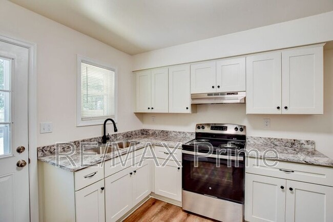 Building Photo - 1306 Linden Ave