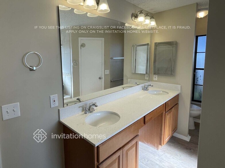 Building Photo - 524 Silvergate Loop