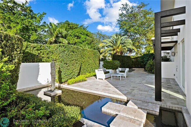 Building Photo - 2416 Bayview Dr