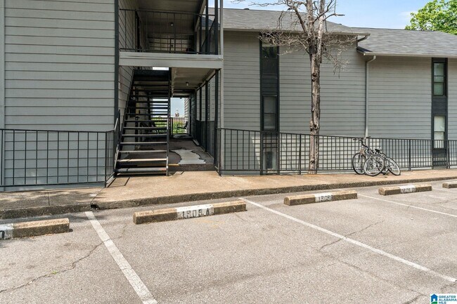 Building Photo - 1909 16th Ave S