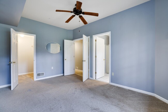 Building Photo - 305 Inverness Dr