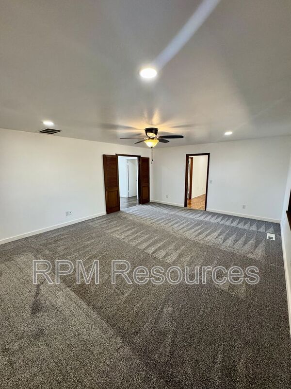 Building Photo - 2820 N McMillan Ave