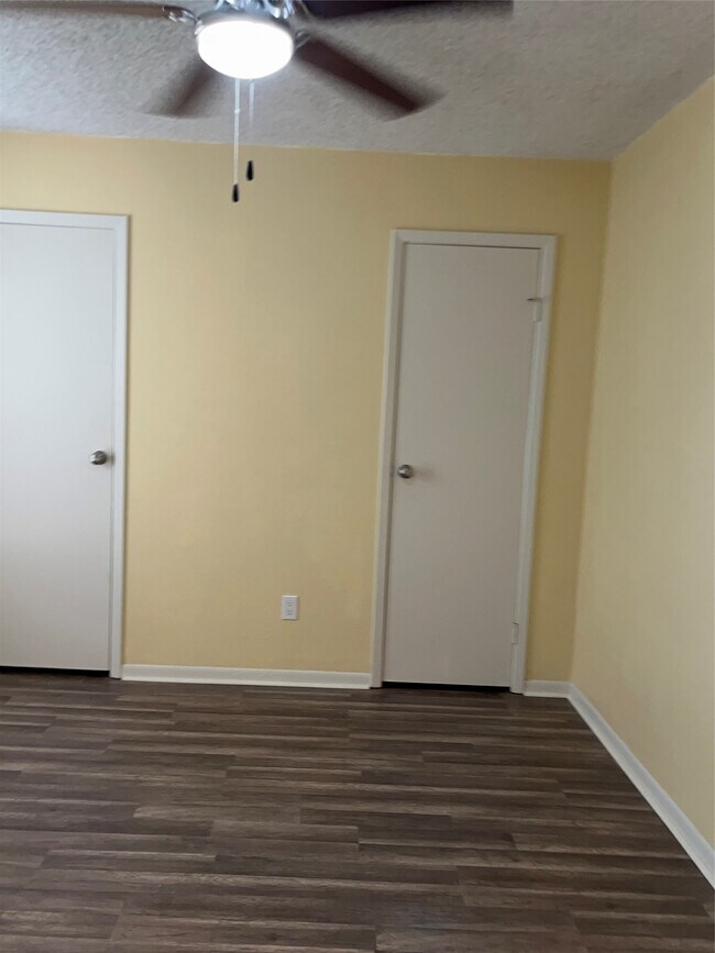 Building Photo - 3919 Fairmont Pkwy