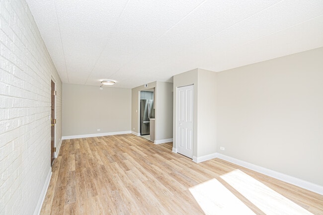 Building Photo - 3851 N Parkway Dr
