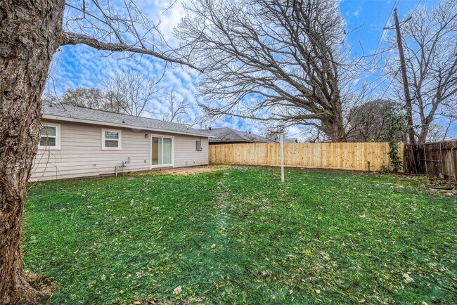 Building Photo - 5755 Heron Dr