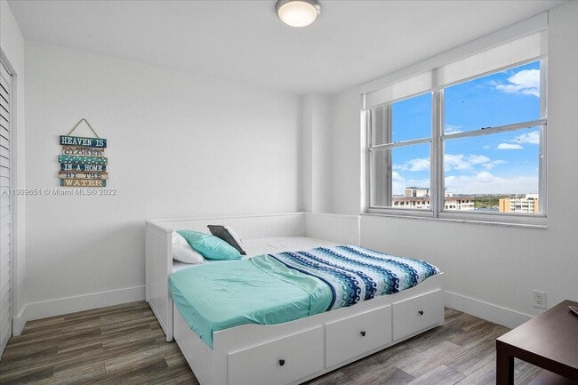 Building Photo - 2101 S Ocean Dr