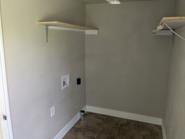 Building Photo - 2517 Goliad St