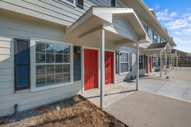 Building Photo - Townhomes on Anita
