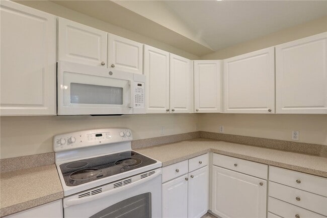 Building Photo - 8626 102nd Ct