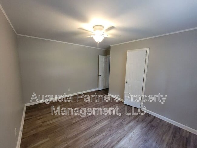 Building Photo - 2034 Trout Dr