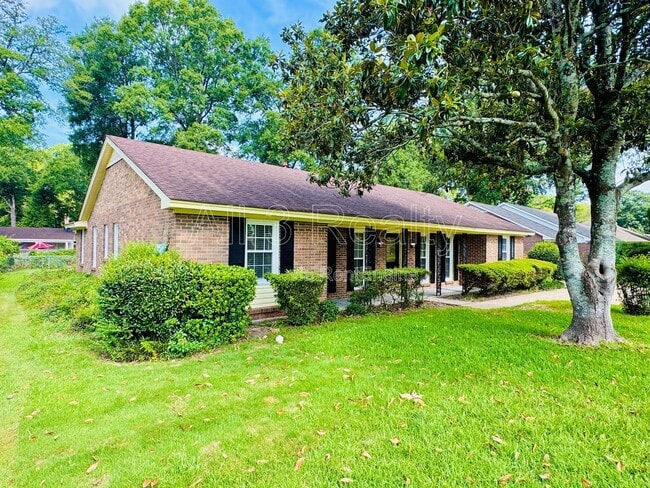 Building Photo - 713 Dubuque Dr