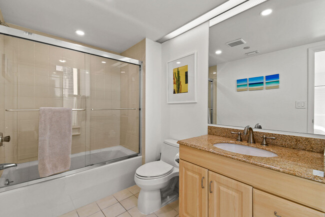 Building Photo - 529 S Flagler Dr
