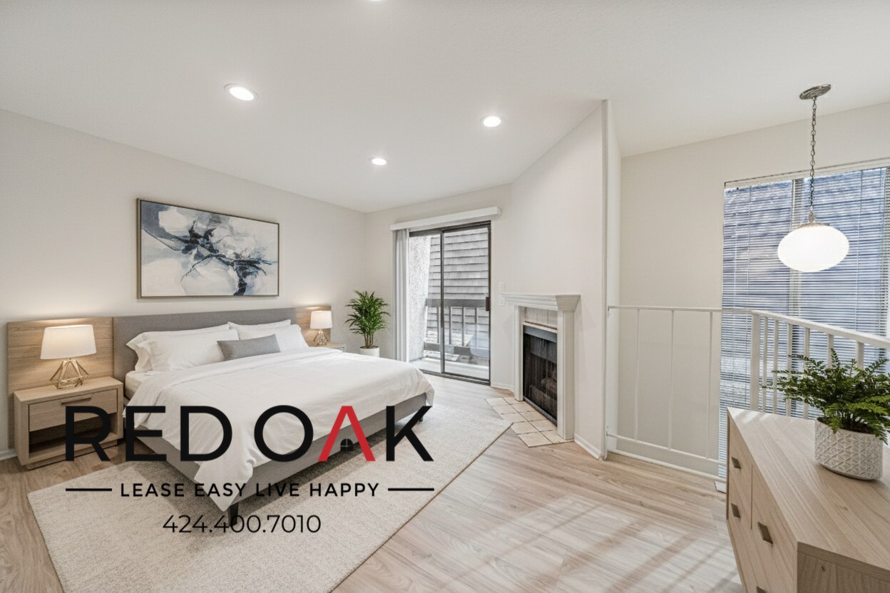 Building Photo - 15050 Moorpark St