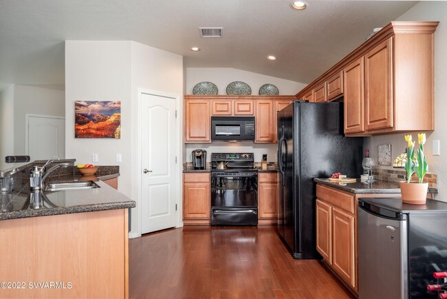 Building Photo - Unfurnished beauty in lovely Amante