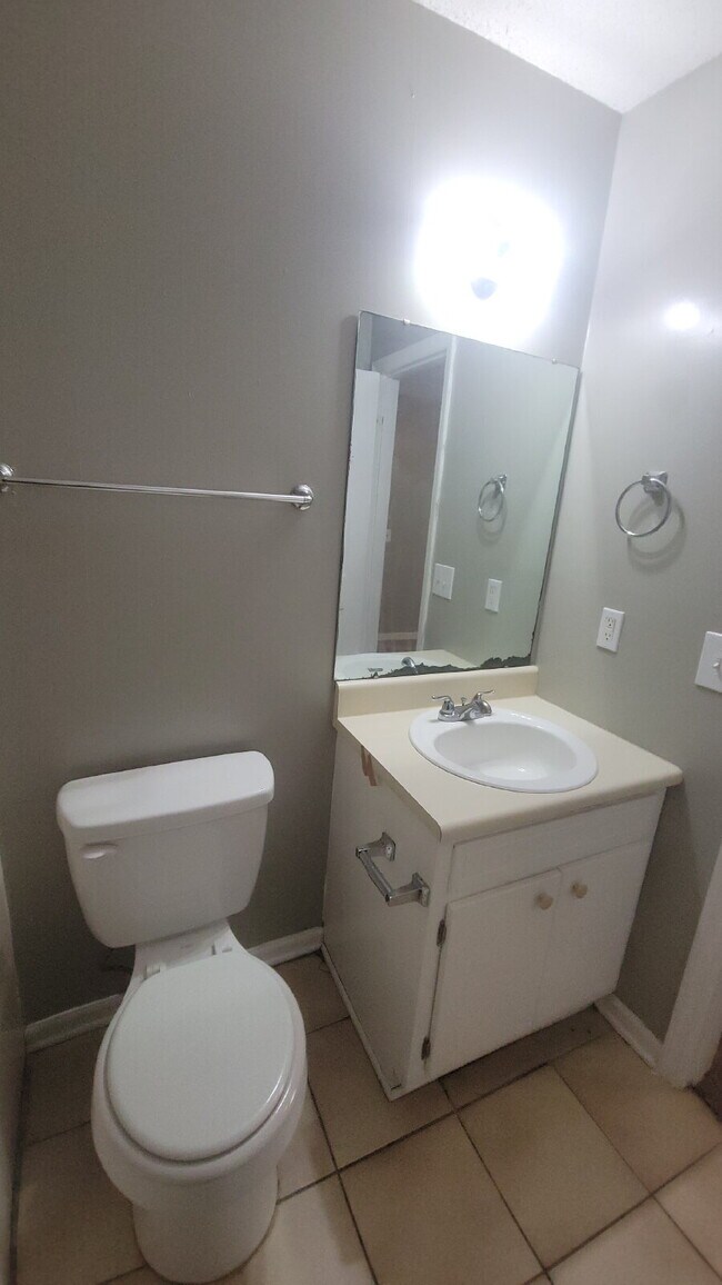 Building Photo - "Charming 2-Bed, 2-Bath Haven in Huntsville – Your Perfect Retreat Awaits!"