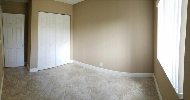 Building Photo - 10926 Royal Palm Blvd