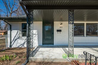 Building Photo - Freshly renovated 3 bedroom ranch in estab...