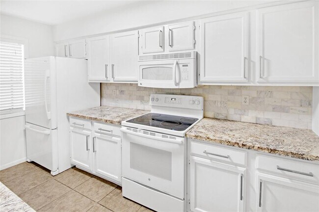 Building Photo - 1500 Sandy Springs Rd