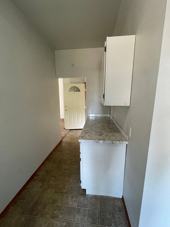 Building Photo - M1614 #1-3