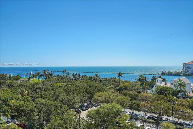 Building Photo - 400 S Pointe Dr