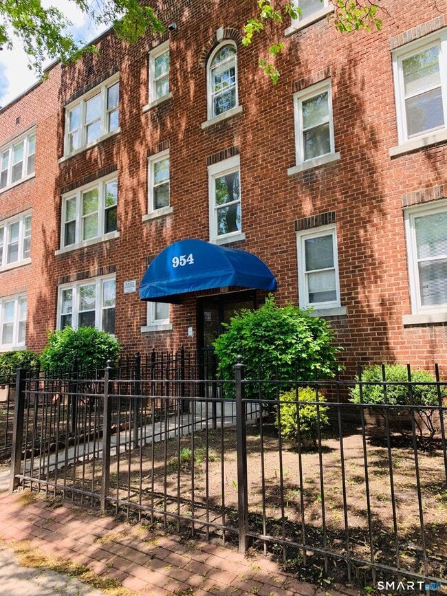 Building Photo - 956 Capitol Ave