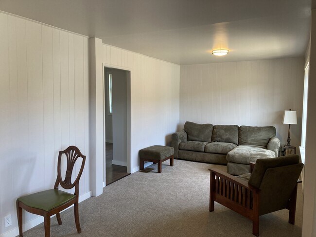 Building Photo - 408 S 1st St