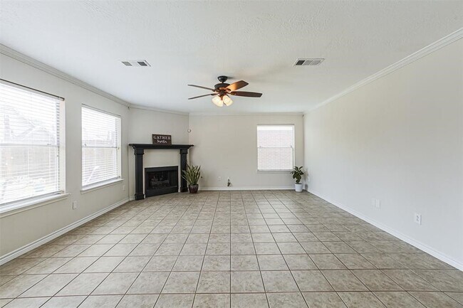 Building Photo - 17106 Summer Hollow Dr