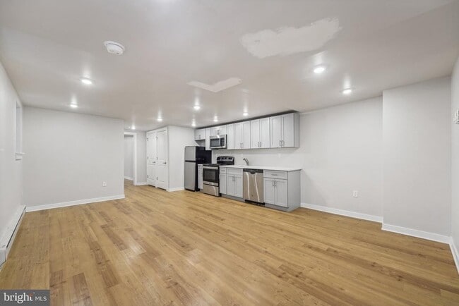 Building Photo - 4300 Chestnut St