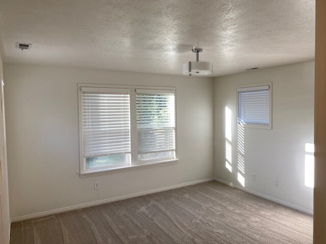 Master Bedroom - 11541 Oakmond Rd