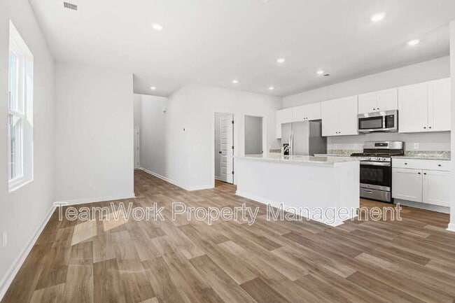 Building Photo - 376 Tiliwa St