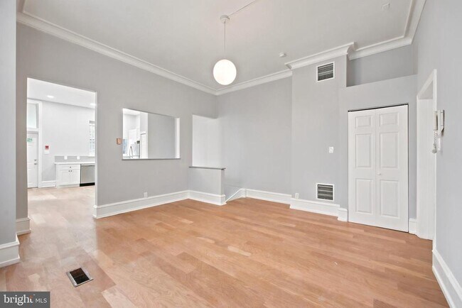 Building Photo - 1712 Mt Vernon St