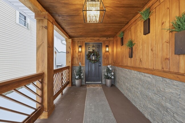 Building Photo - 321 W Columbia St