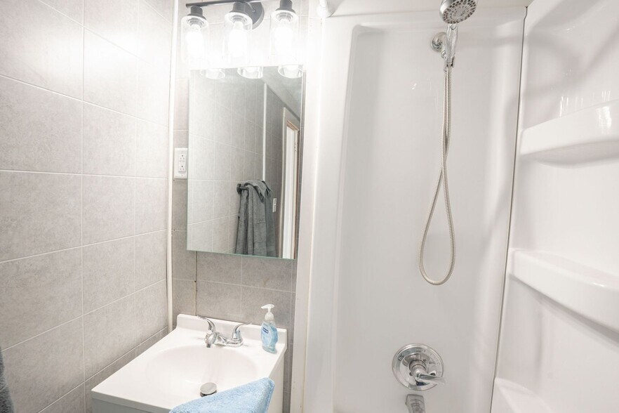 Building Photo - 731 S 7th St