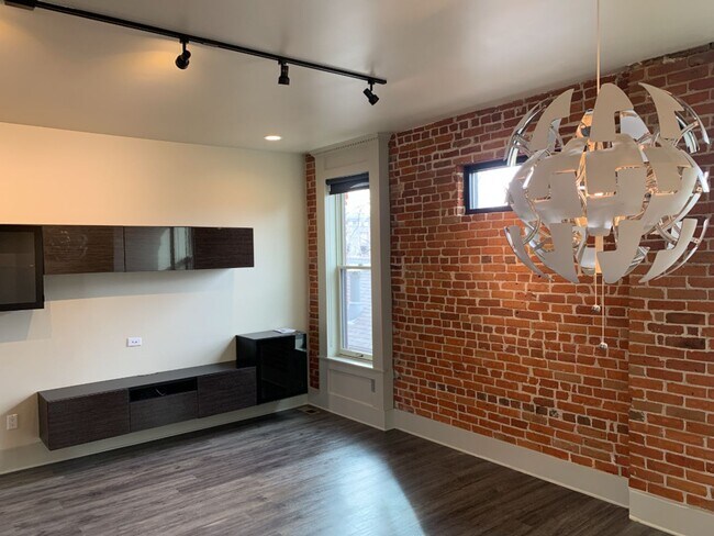 Building Photo - Newly renovated Victorian Townhome located on a quiet street in Curtis Park/RiNo