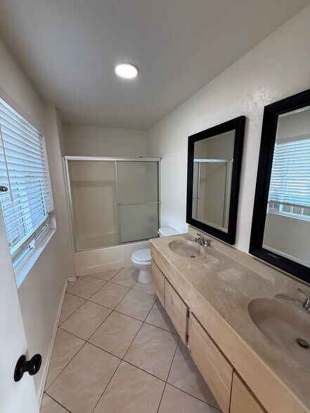 Building Photo - 7782 Newman Ave