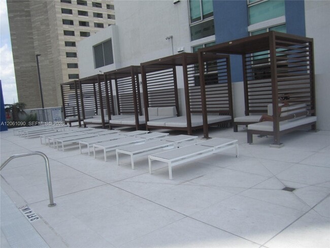 Building Photo - 325 S Biscayne Blvd