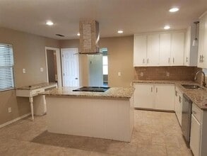 Building Photo - 100 Lochness Ln