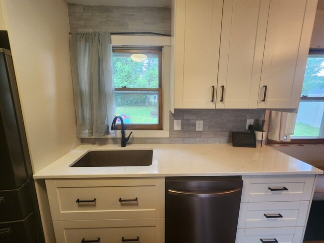 Building Photo - 808 S Jessica Ave