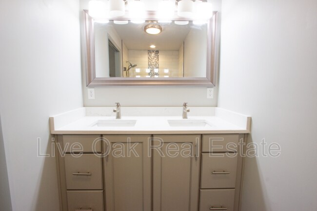 Building Photo - 501 Delaware Ave