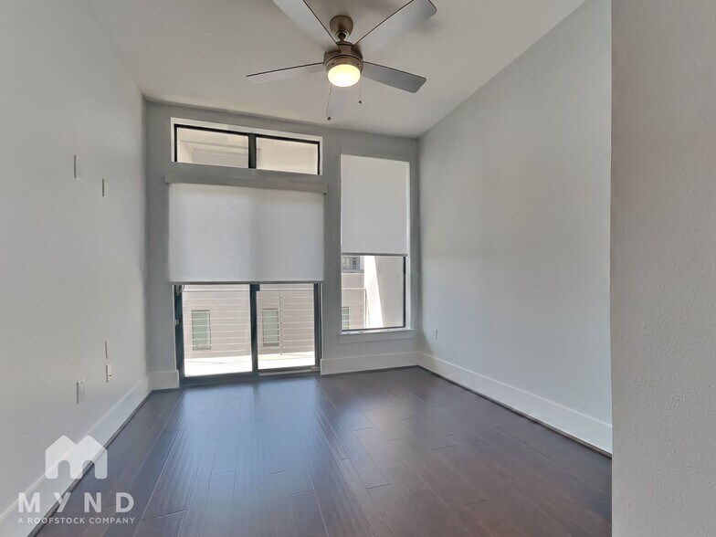 Building Photo - 2401 Crawford St