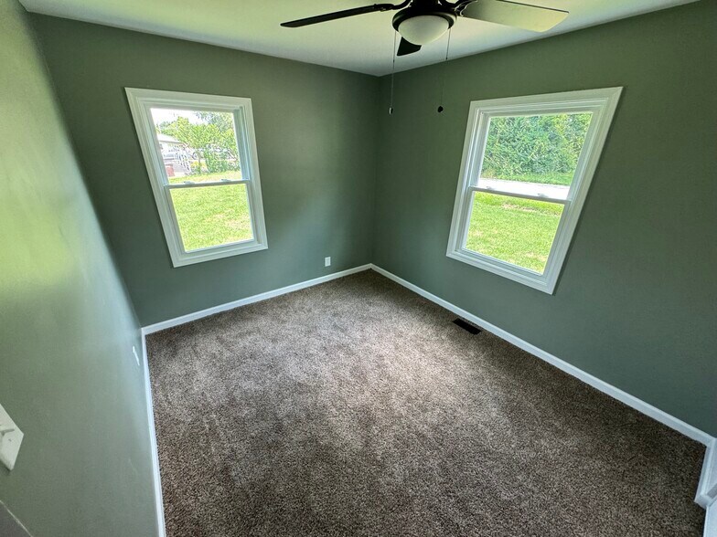 Building Photo - 1027 Morgan Ross Rd