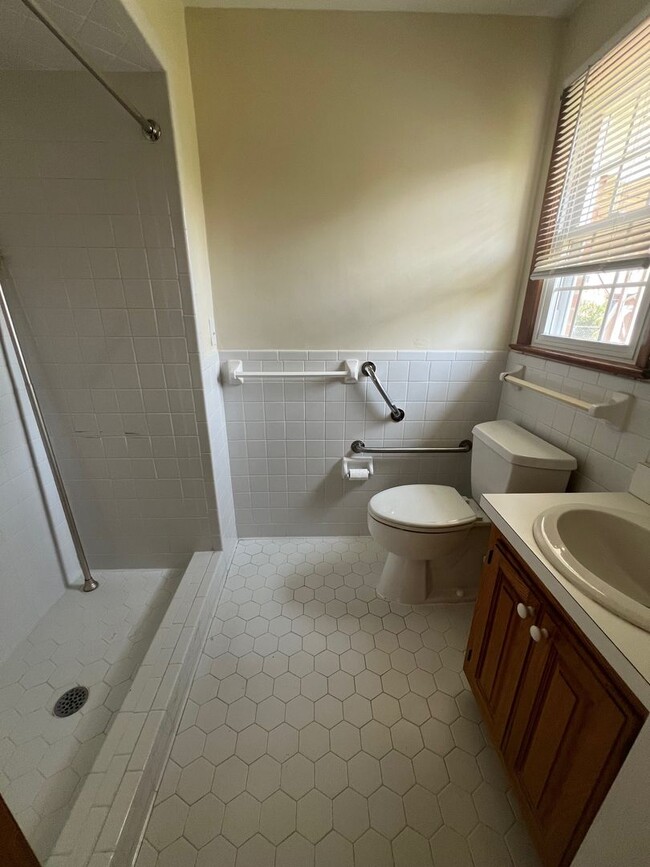 Building Photo - Solid ranch home