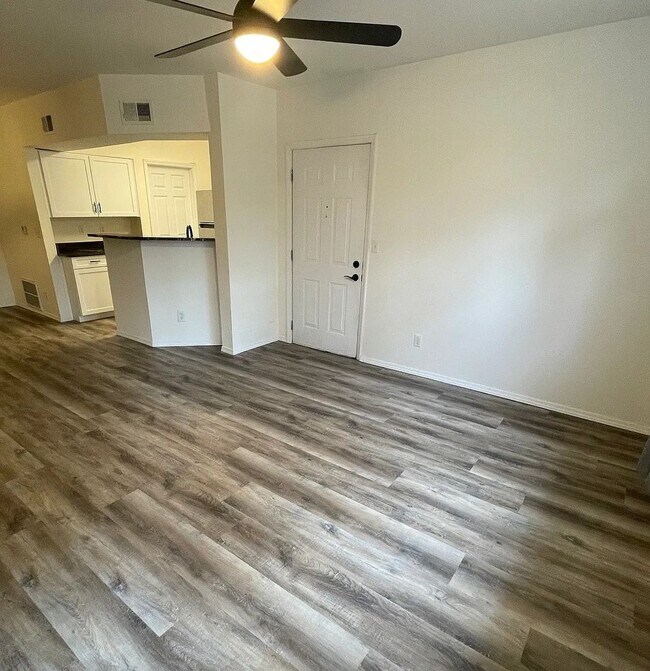 Building Photo - 2 Bed, 2 bath in Quiet Community. New HVAC, New Flooring. Community pool and clubhouse access inc...
