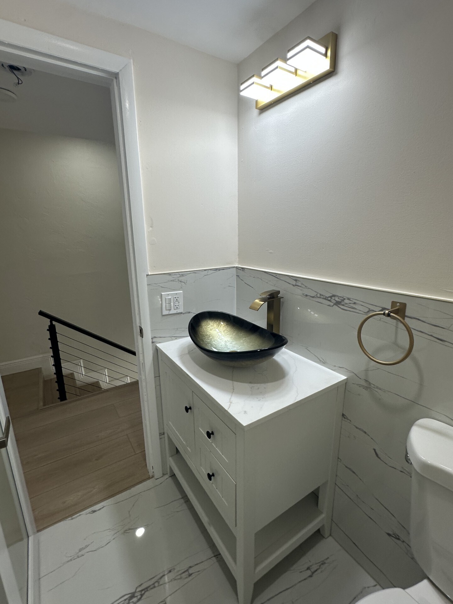 Building Photo - 465 Swallow Dr