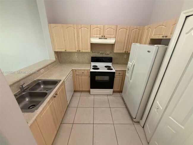 Building Photo - 1543 SE 25th St