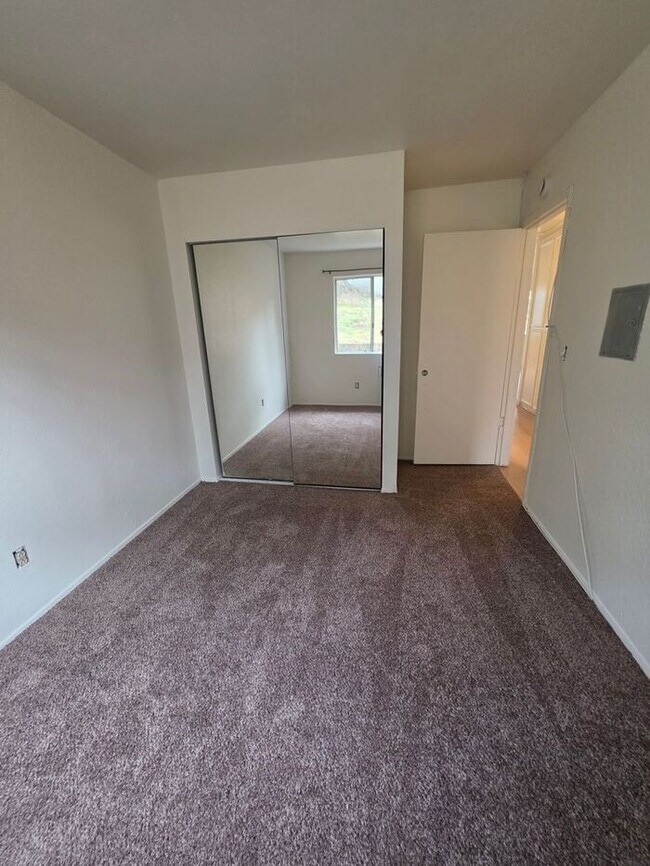 Building Photo - 1/2 off 1st Months Rent!! Summer Special on Santa Margarita (3BR/2BA)