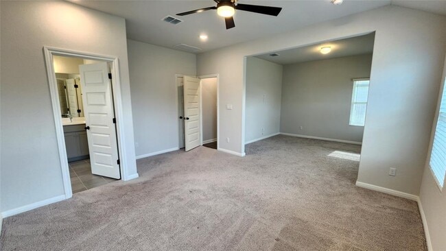 Building Photo - 704 Giorgio Moroder Dr